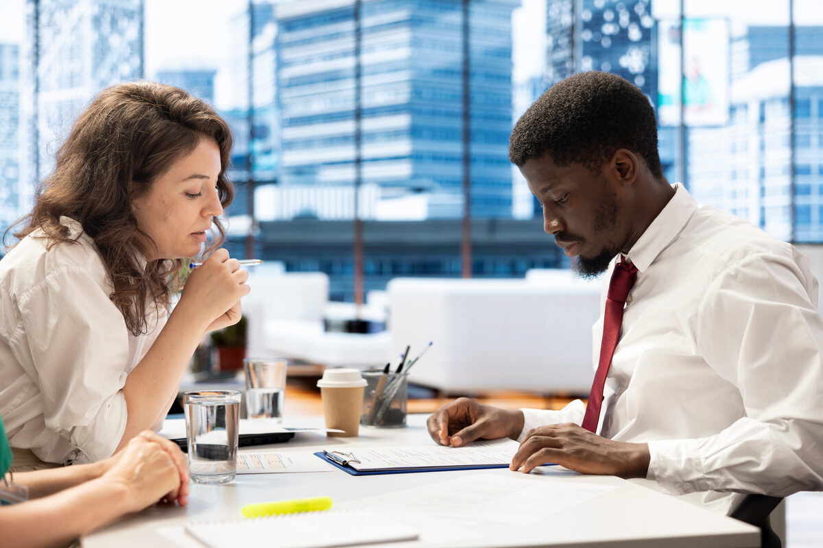 Empresas Inclusivas: Como Negócios Estão Adaptando Ambientes e Contratando Diversidade